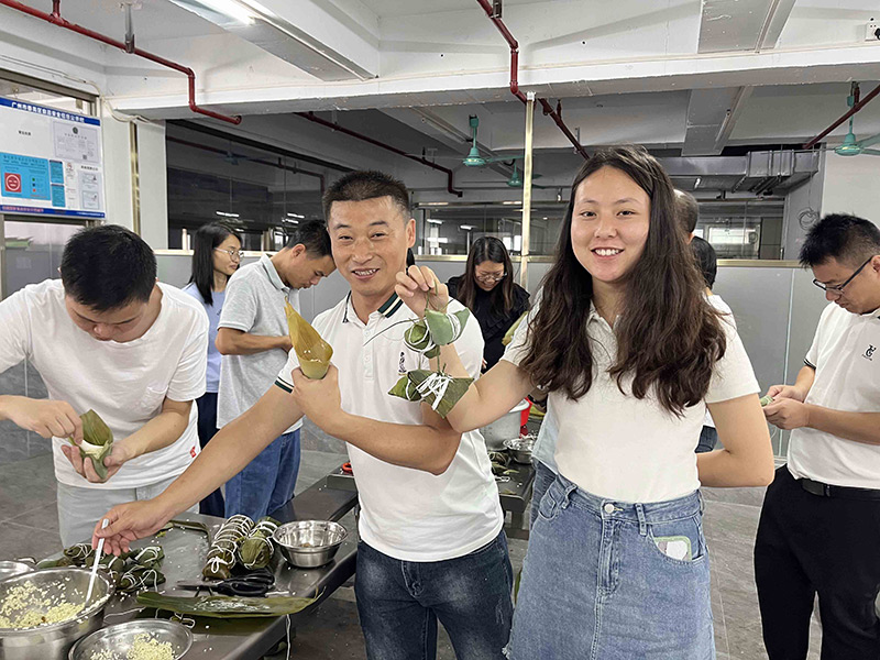 2023年端午节包粽子
